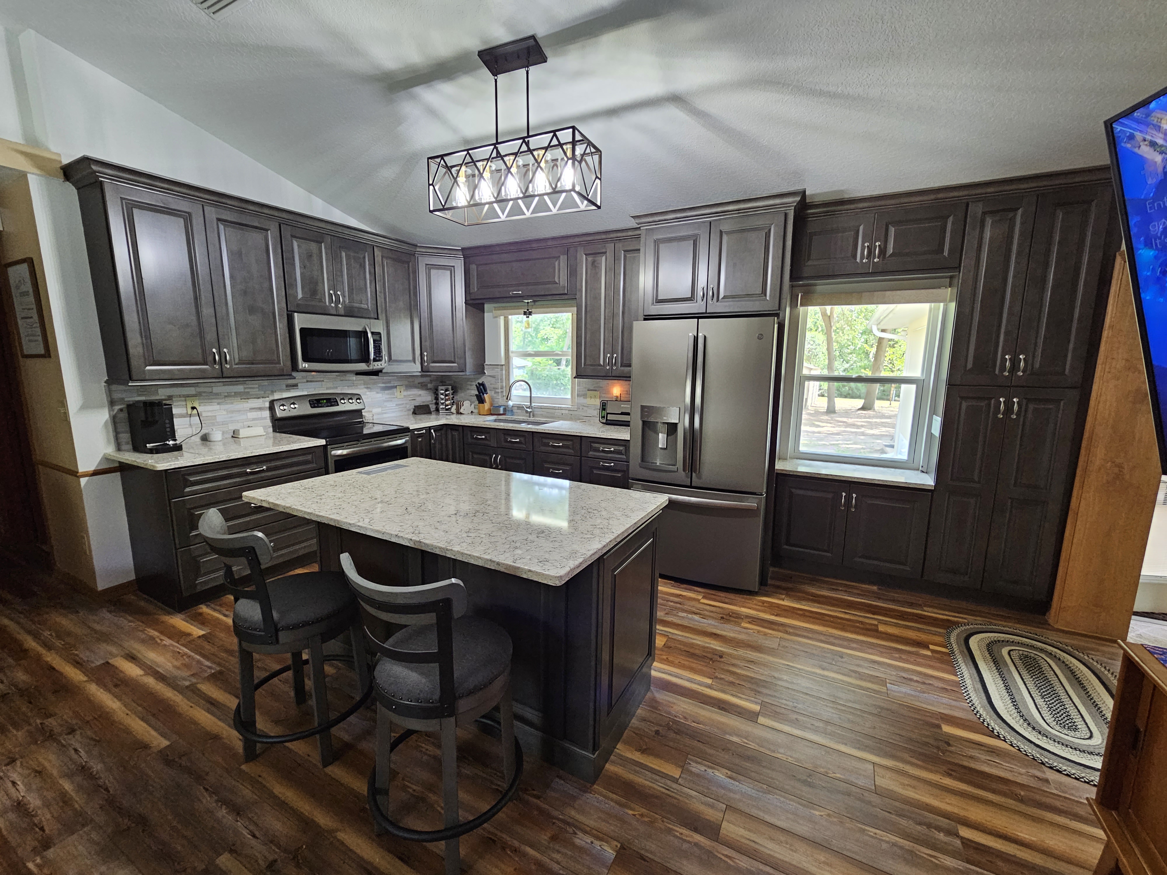 Glide-Lock kitchen - Dark raised panel customer install with LVP flooring
